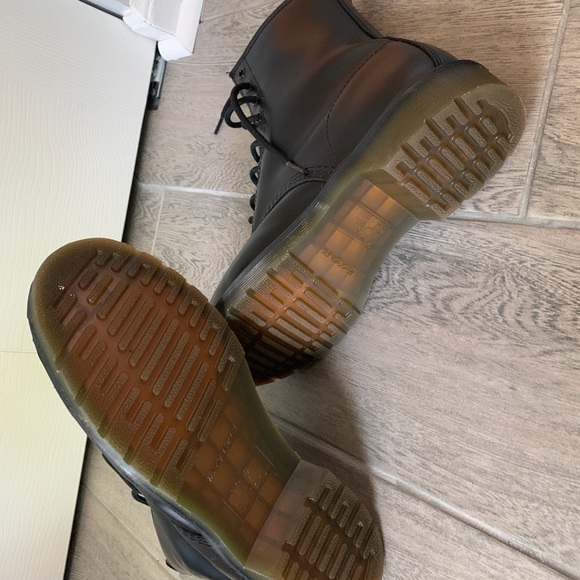Dr. Martens - size 9 boots - Picture 3 of 4